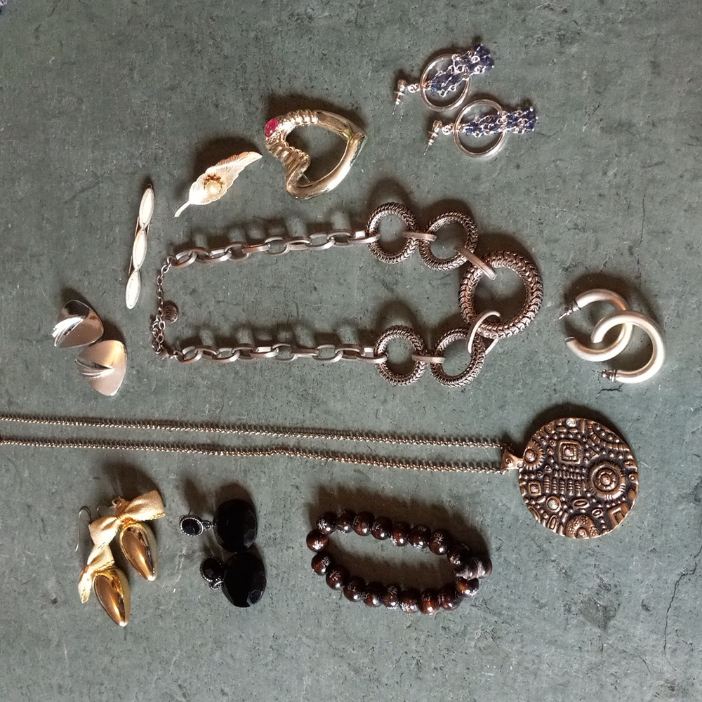 Fun Jewelry Lot - Picture 1 of 7